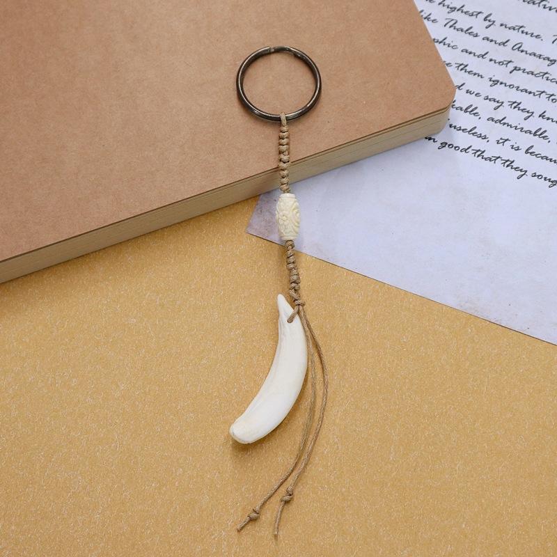 Retro kreativer natürlicher echter schwarzer Hundezahn handgemachter Schlüsselanhänger Männer und Frauen vielseitig Schweinezahn Persönlichkeit herrschsüchtig einfach Anhänger