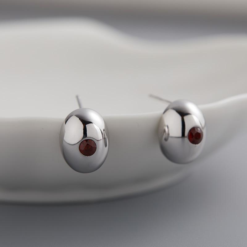 

Minimalist Doudou Design S925 Sterling Silver Natural Garnet Sapphire Color Treasure Earrings Women S Premium Niche Does Not Fade