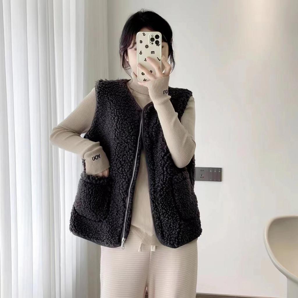 FASHION2024  winter new lamb plush vest outer coat retro style vest women's fur integrated trendy vest women's