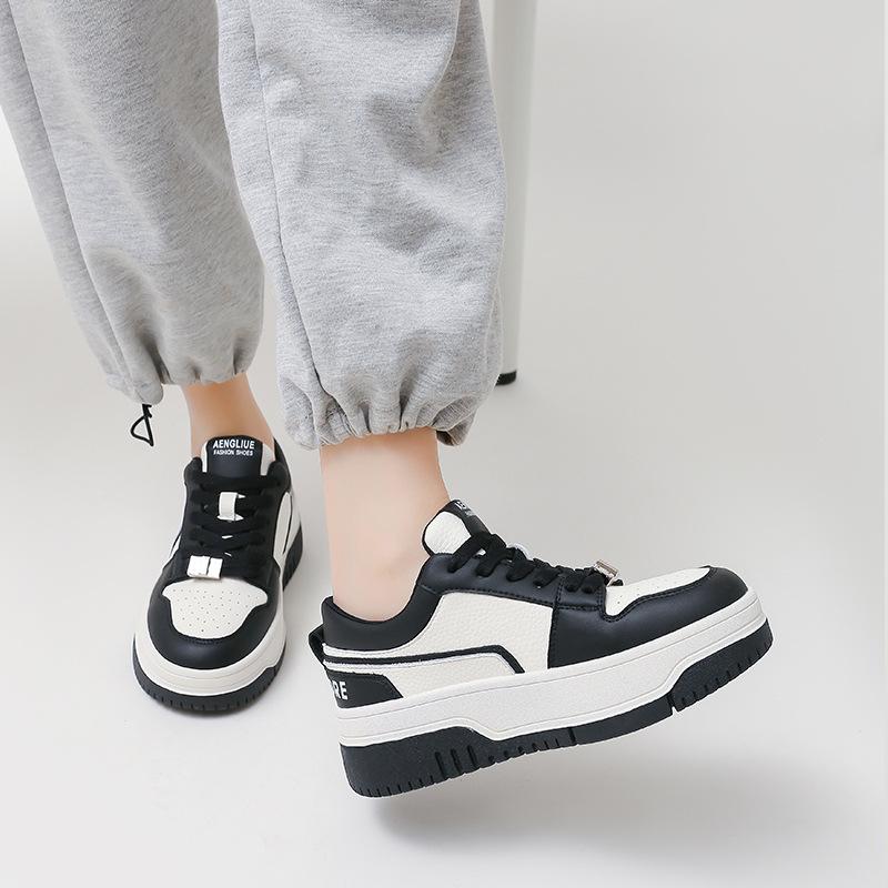 Strictly selected spring leather board shoes women's new 2025 thick-soled low-top popular panda color light muffin sneakers women