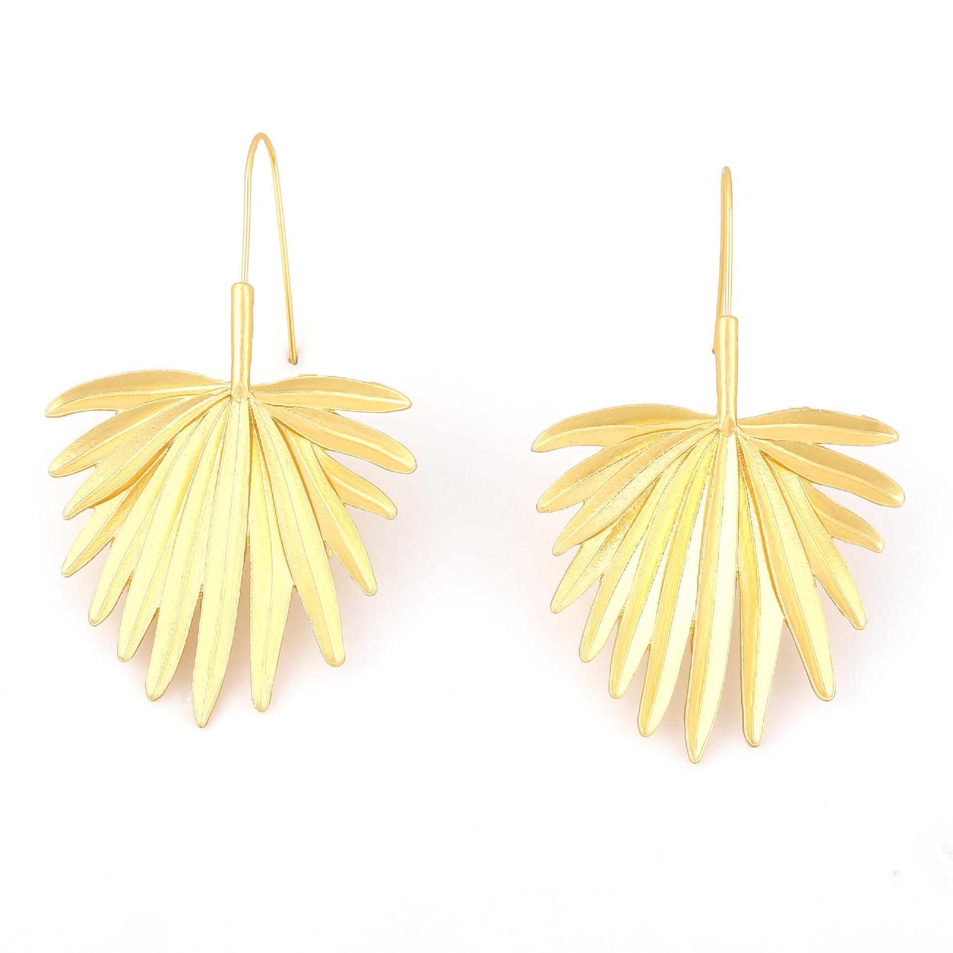 

European and American fashion, versatile leaf design, simple and elegant, solid color European and American style jungle retro women s earrings