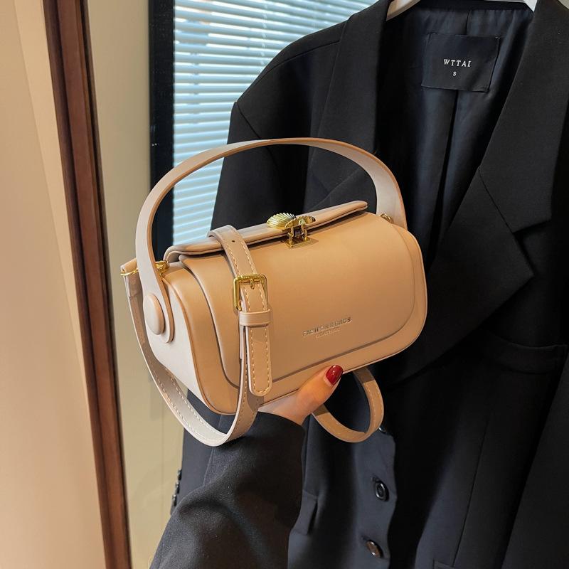 Classic Black Shoulder Bag Women's Versatile Retro Crossbody Square Bags New Large Capacity Textured Leather Flap Handbags CLE