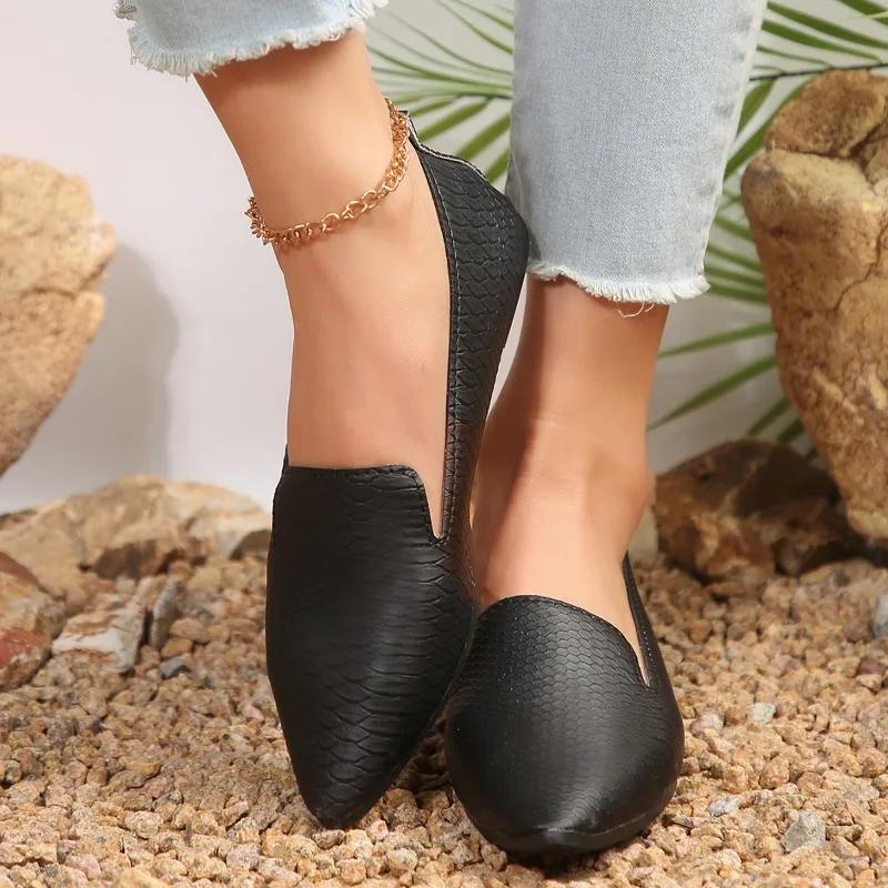 Fashion Ladies Shoes 2025 Slip on Women's Flats Outdoor Casual Flats Women Pointed Toe Soft Bottom Solid Plus Size Shoes Women Zapatos