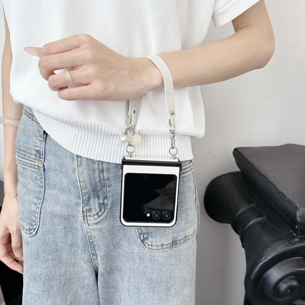 Alligator Pattern Leather Wrist Strap Phone Case for Motorola Razr 60 Pro 50 Ultra Mooto Razr 40 Shockproof Cover