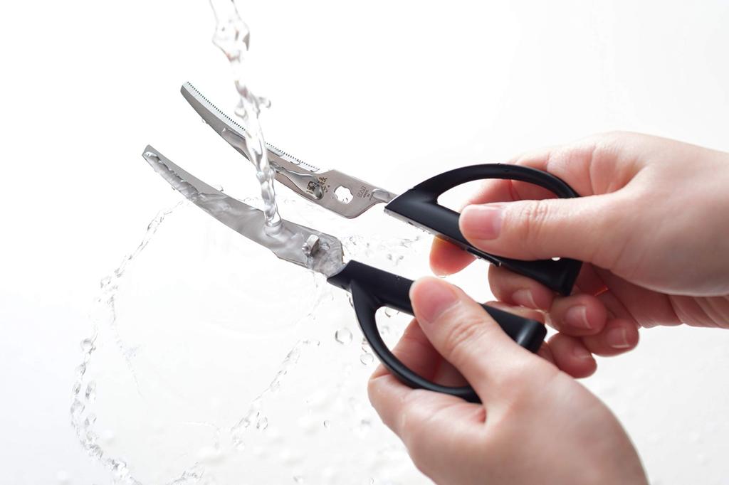 Seki Magoroku Compact Curved Kitchen Scissors with Cap DH3347