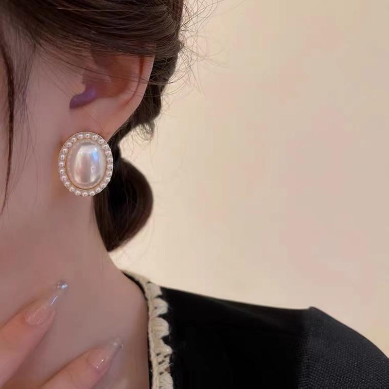 Elegant French Retro Pearl Stud Earrings: Silver Needle, High-Grade, Personalized Design for Women