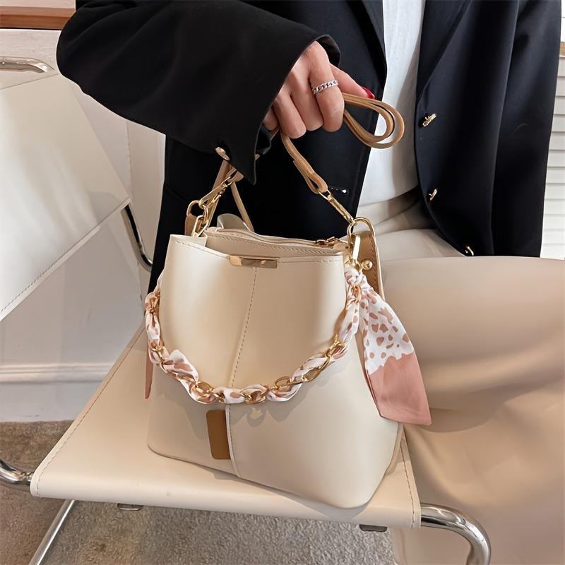 XYKK01 Elegante Emmer Tas met Verstelbare Riem, Goudkleurige Ritssluiting & Decoratieve Kettingriem, Minimalistische Stijl voor Vrouwen, Veelzijdige Tas wit