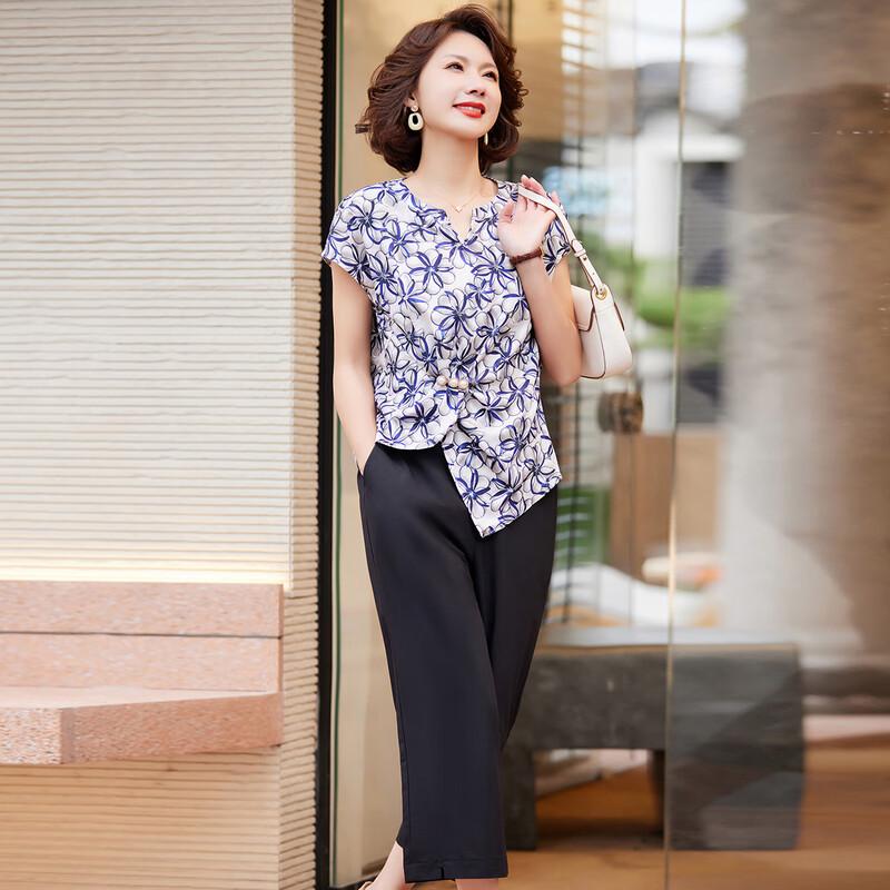 

Летний комплект из футболки с цветочным принтом и укороченных брюк для женщин среднего возраста 4XL