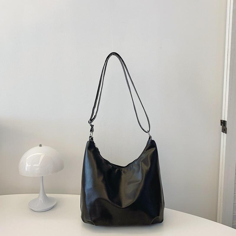 Casual Personalized Commuting Shoulder Bag Fashionable Large Capacity Beautiful Tote Bag Casual Ins Trendy Crossbody Bag