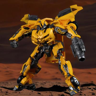 Baiwei Tw1025 War Hammer Bumblebe 2 In 1 Car-To-Robot Transformable Toys Plastic Model Collectible Action Figures Boy'S Gifts