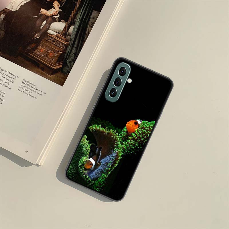 Roter Fisch schwimmt in den Tiefen des Meeres Handyhülle für Samsung A54 A14 A24 A34 A17 A37 A57 A55 A35 A25 A15 A07 A05S A04S A12 A22