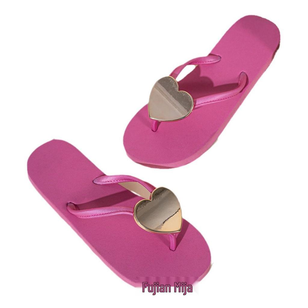 Fashionable and versatile, these women's flip-flops are perfect for the beach, popular among influencers, and feature a stylish, attractive design.