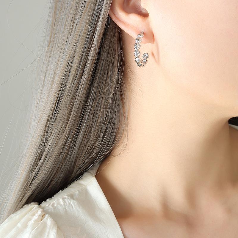 Trendy Hong Kong Style C-Shaped Copper Earrings with Niche Design