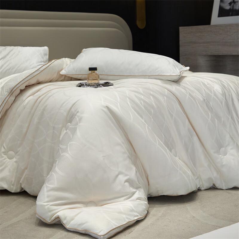 Brangdy Satin Jacquard Soy Fiber Quilt