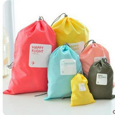 Set di 4 Sacche con Coulisse Impermeabili in Nylon - Organizer per Vestiti, Biancheria Intima e Oggetti Vari