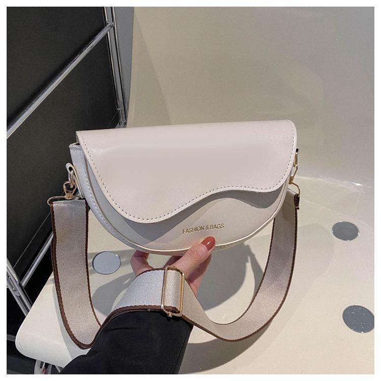 Bolsa Sela Semicircular Feminina Estilosa com Alça Larga - Tendência 2024 Transversal