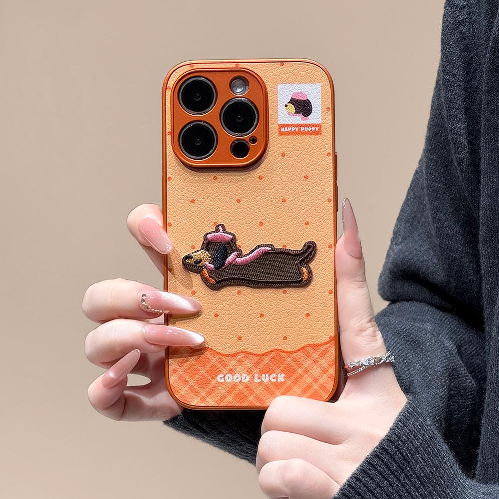 Applicable to iPhone17Promax mobile phone case Apple 16 leather pattern autumn and winter dachshund 15/14 orange new model