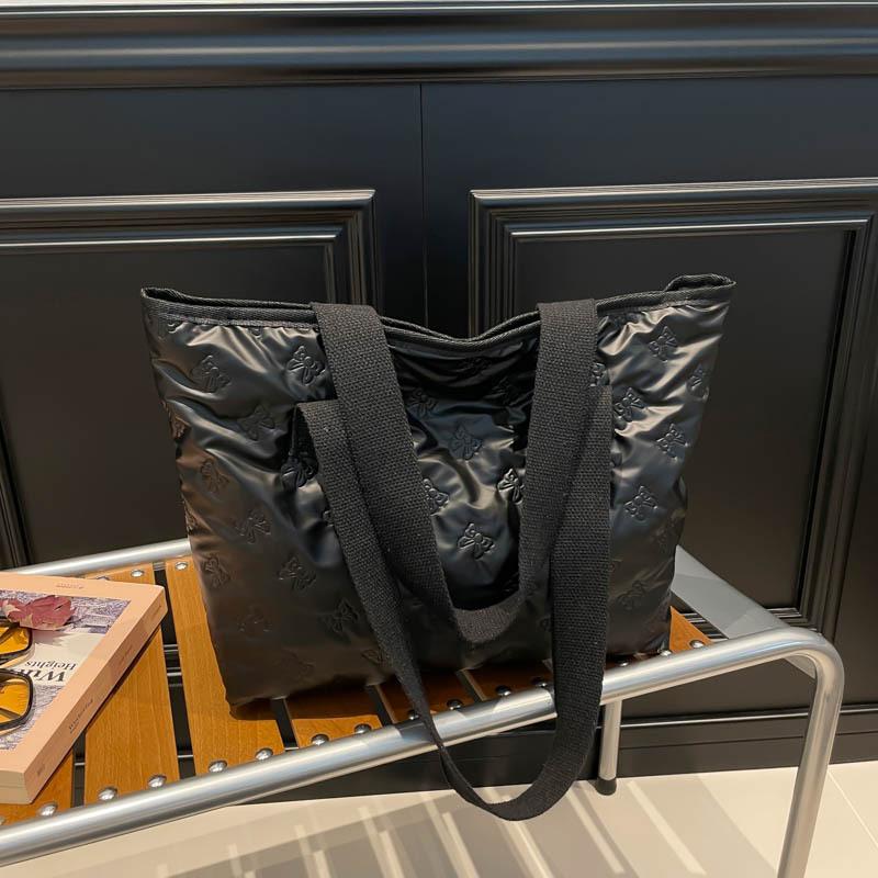 Korean handbag pleated premium ins style large capacity silver autumn and winter new shoulder bag tote bag