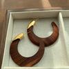 Pendientes de aro de media luna de madera maciza natural pendientes patrón de madera retro moda de lujo discreto diario alta sensación pendientes exquisitos