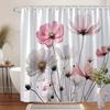 Charmig blommig duschdraperi för ett romantiskt och inbjudande badrum, med delikata rosa och vita kosmosblommor