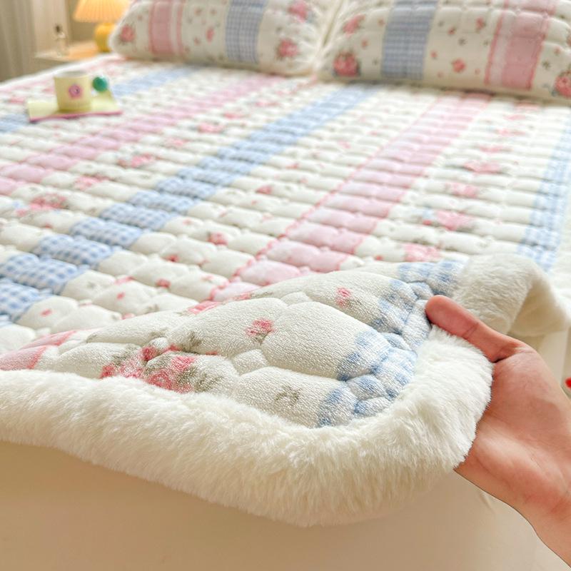 

Стеганый велюровый наматрасник - Мягкая коралловая флисовая зимняя накладка, Утолщенный и теплый татами-мат. Pair of Pillowcases