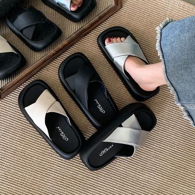 Summer Outer Thick-soled Slippers Women's 2025 New Korean Version Retro French Evening Breeze Casual and Comfortable Beach Sandals