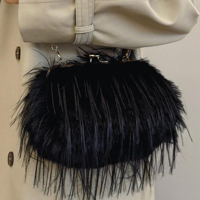 Autumn New Turkey Plush Bag 2025 Fashionable Solid Color Plush Bag High Value Shoulder Bag Oblique Chain