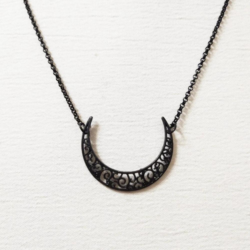 Gothic Minimalism Black Crescent Moon Witchcraft Pendant Black Rope Necklace for Women Halloween Party Jewelry Accessories Gifts