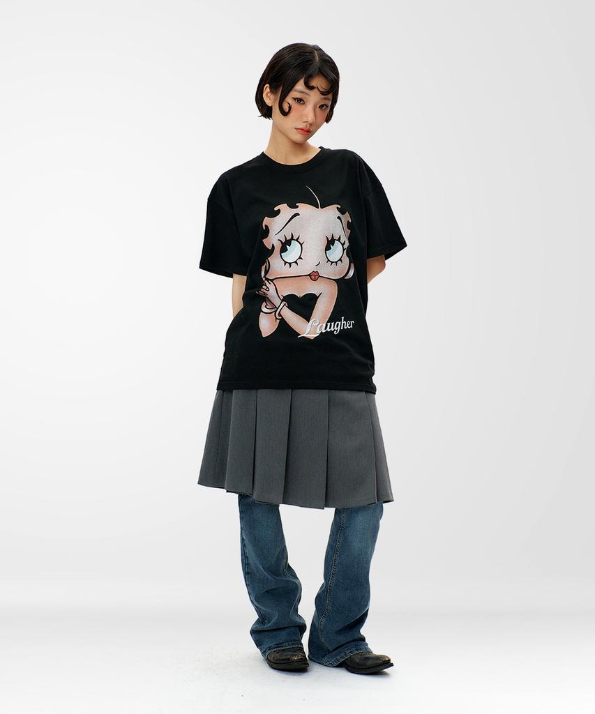 LAUGHER [Betty Boop] Queen T-Shirt - Black