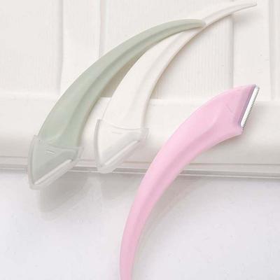 Curved Moon Shaped Curved Eyebrow Trimmer Makeup Tool Scratch Prevention Curved Eyebrow Shaper Shaver Stainless Steel ABS