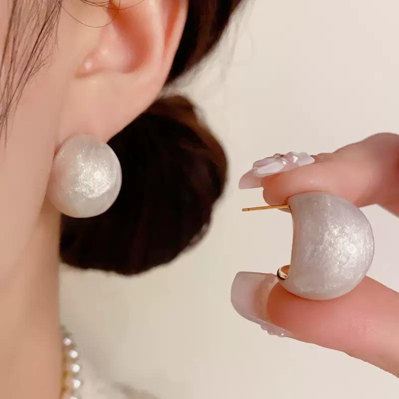 French Cream White Geometric Glazed Earrings - High-End Versatile Autumn/Winter Design