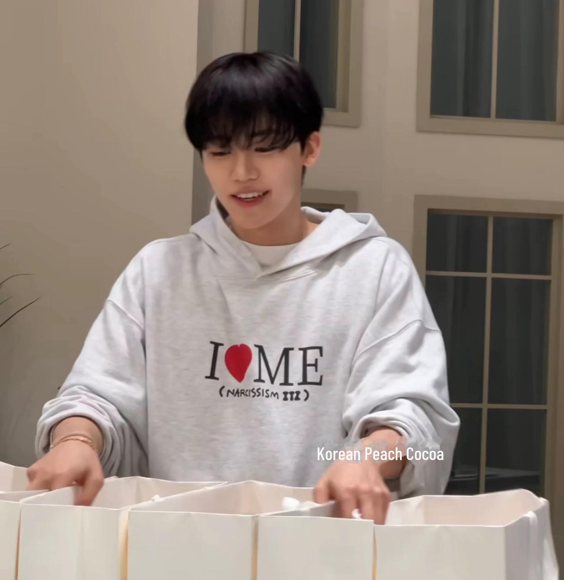 

Korean Retro-Lazy Love Letter Hooded Sweatshirt by Luo Yunmin & Park Ji-sung Medium [Y Label]