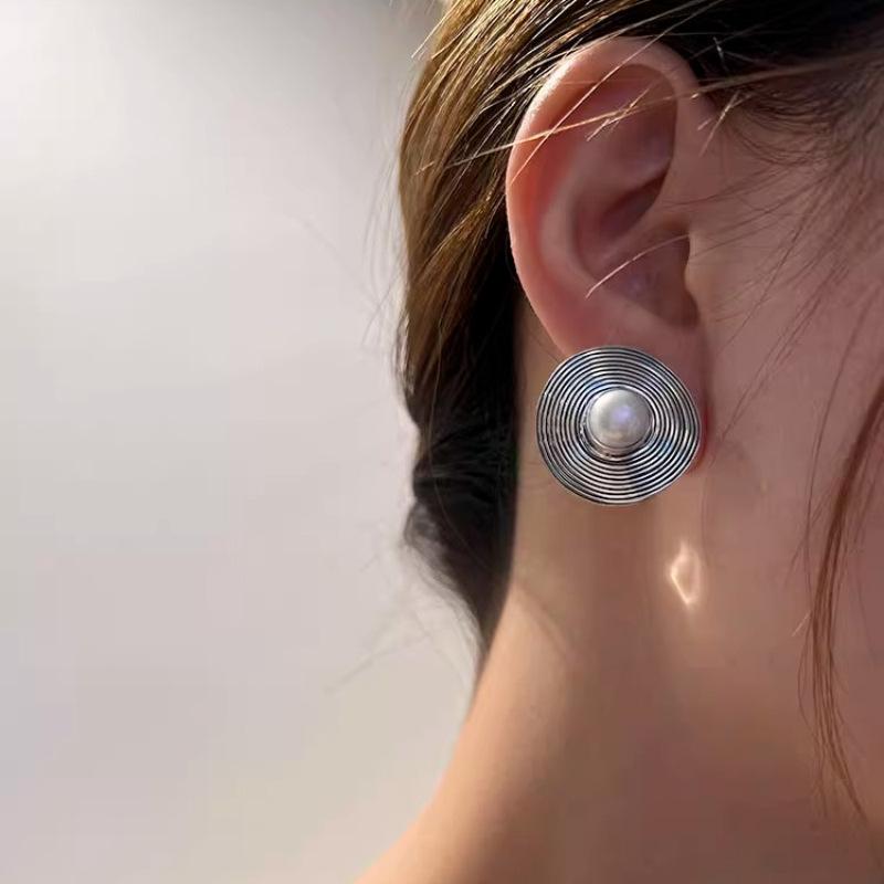 Nische Retro Retro Licht Luxus Kunst und Kultur mit einem Sinn für Seniorität Übertreibender Kreis Mabe Perle Mode Ohrringe Tide Damen Schmuck