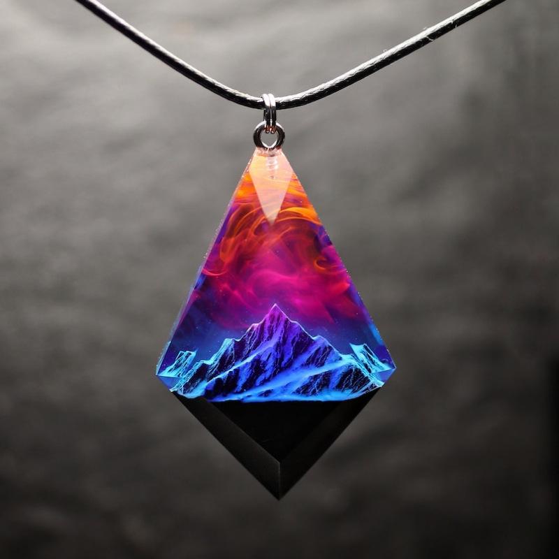 Aurora Glow-in-the-Dark Resin Pendant Necklace - Handmade Luminescent Jewelry for Couples and Birthdays.