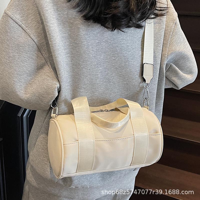 2025 New Versatile Fashion Large Capacity Casual Hand Pillow Bag Travel Crossbody Shoulder Bag Simple Cylinder Bag