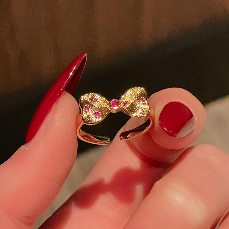 

Medieval Retro Fashion Gold Open Ring Niche Red Zircon Personality Light Luxury High-End Accessories Women Adjustable opening