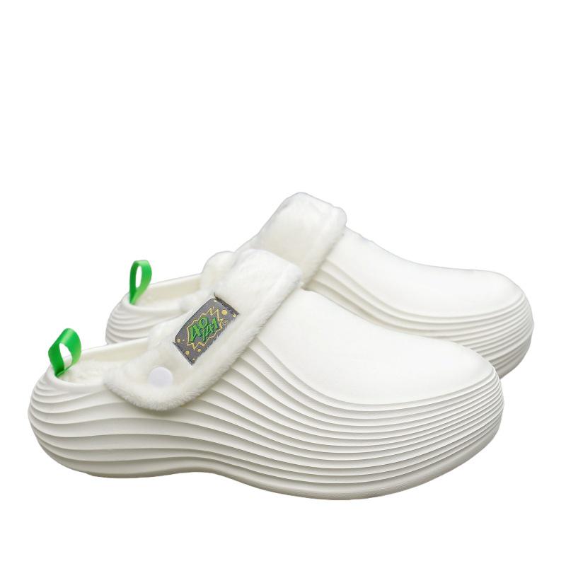 Men's Waterproof Indoor/Outdoor Plush Slippers with Thick Sole and Closed Toe for Winter Warmth.