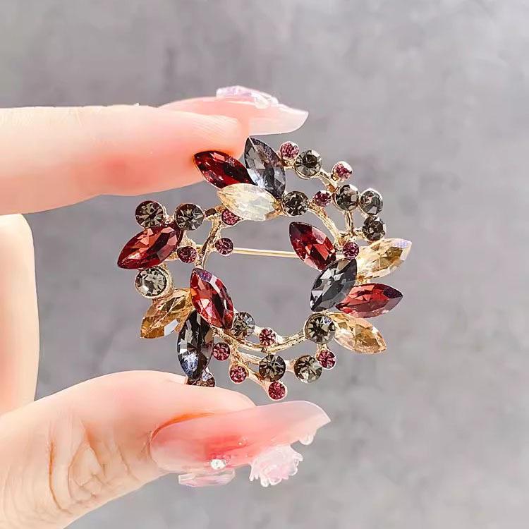 

Vintage Olive Branch Crystal Brooch: Elegant, Versatile Pin for Women