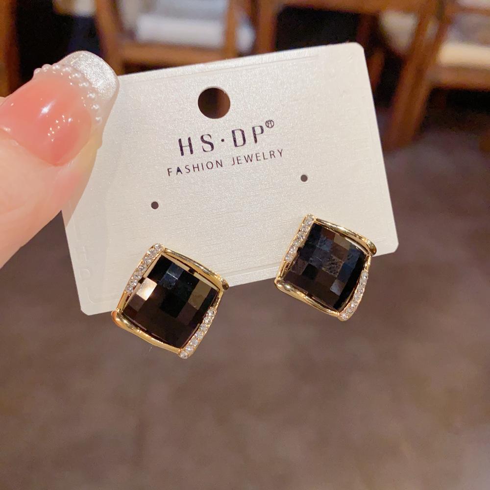 Women s Fashion Retro Simple Diamond Earrings 1 pair