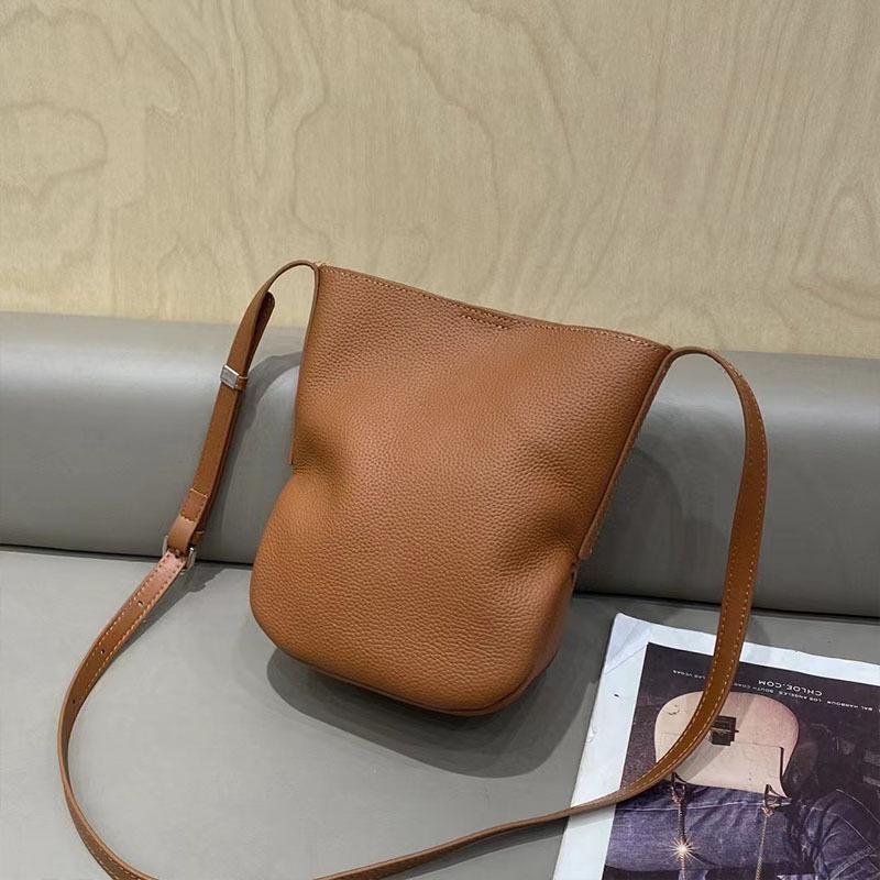 

Нишевая сумка-ведро из коровьей кожи первого слоя, новая, на Новый год, из натуральной кожи, повседневная, для мобильного телефона, текстурная, подмышечная, на плечо