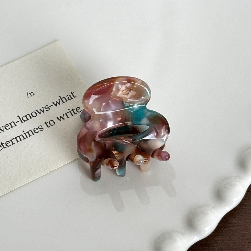 Adorable Geometric Hair Claws In Vibrant Colors For Fashionable Womens Hair