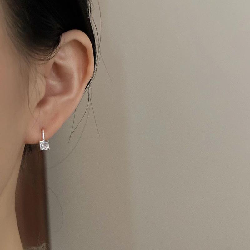 Elegante Geometrische Zuckerwürfel-Ohrringe: Japanischer & Koreanischer Herbst/Winter-Stil für Damen - Leichter Luxus für den Alltag