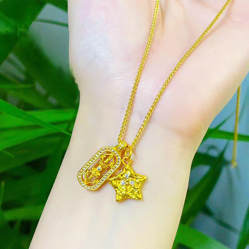 Collier pendentif Vajra Pixiu clouté de diamants de Wei Xue en imitation Or Sable