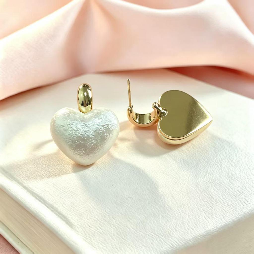 Elegant Heart Pearl Earrings: Japanese-Korean Style, Versatile Cotton Design, Light Luxury