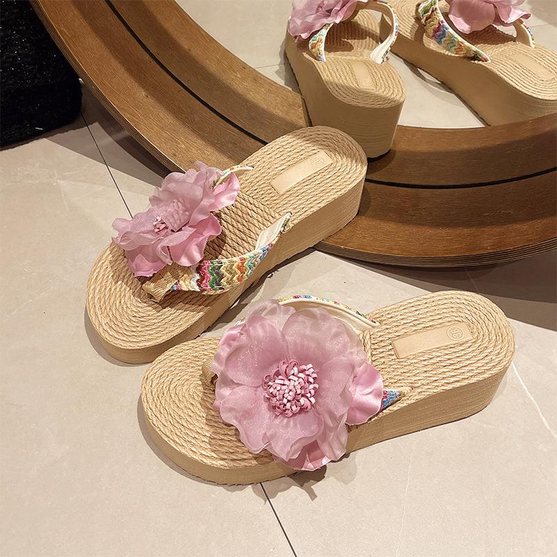 New Slipper Niche Vacation Women Shoe Elegant Exquisite Thick Soled Women Sandals Countryside Vacation Summer High Heels Slipper