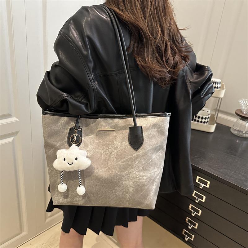 Retro Big Bag, New Women's Shoulder Tote Bag, Versatile and Large-capacity Class Commuter Bag, Fashionable