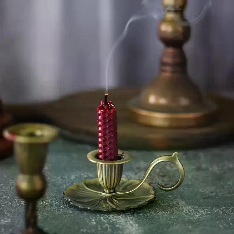 Retro Metal Taper Candle Holder European Retro Handheld Small Candlestick Crafts Bronze Table Candle Holder Home Decor