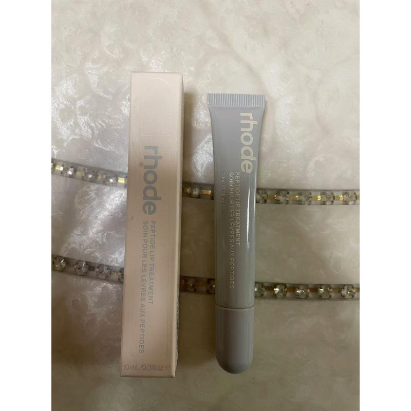 Balsam de buze nuanțat Rhode Hailey: Balsam de buze hidratant cu efect de luciu de buze disponibil.