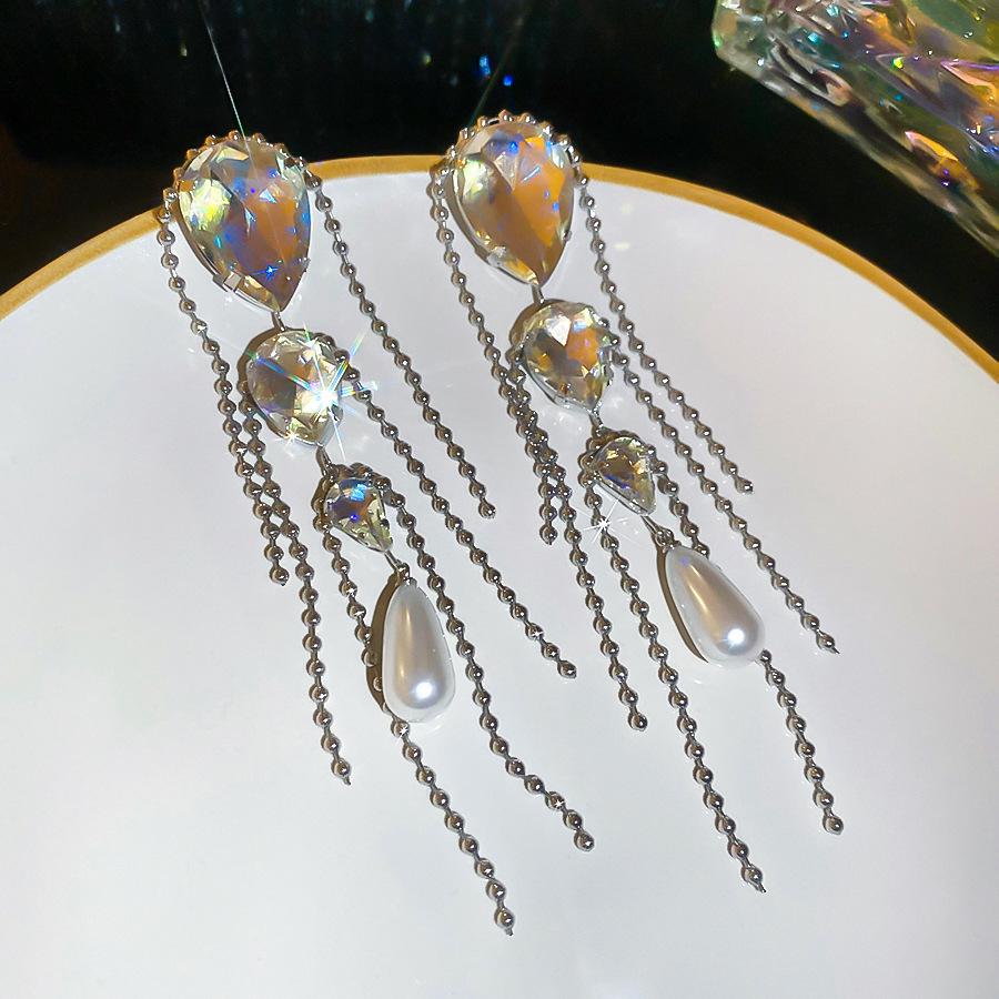 

Silver Needle Luxurious Diamond-Set Imitation Pearl Teardrop Tassel Earrings - Elegant European & American Dangle Accessory.