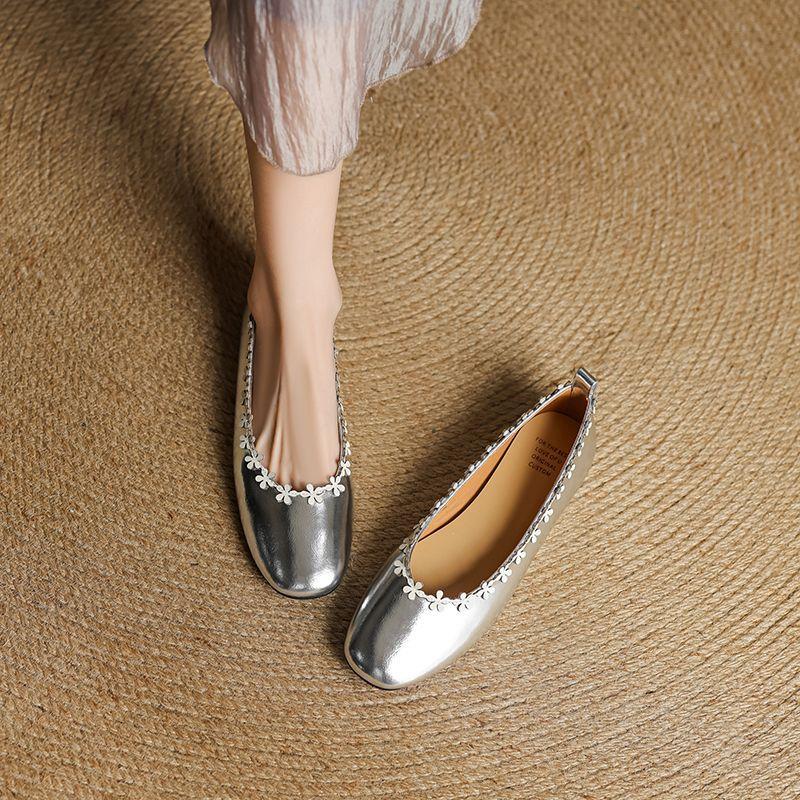 Sweetheart girl~! Retro silver flat-bottomed flower transcendent foreign style comfortable Mary Jane single shoes women's soft-soled grandma shoes